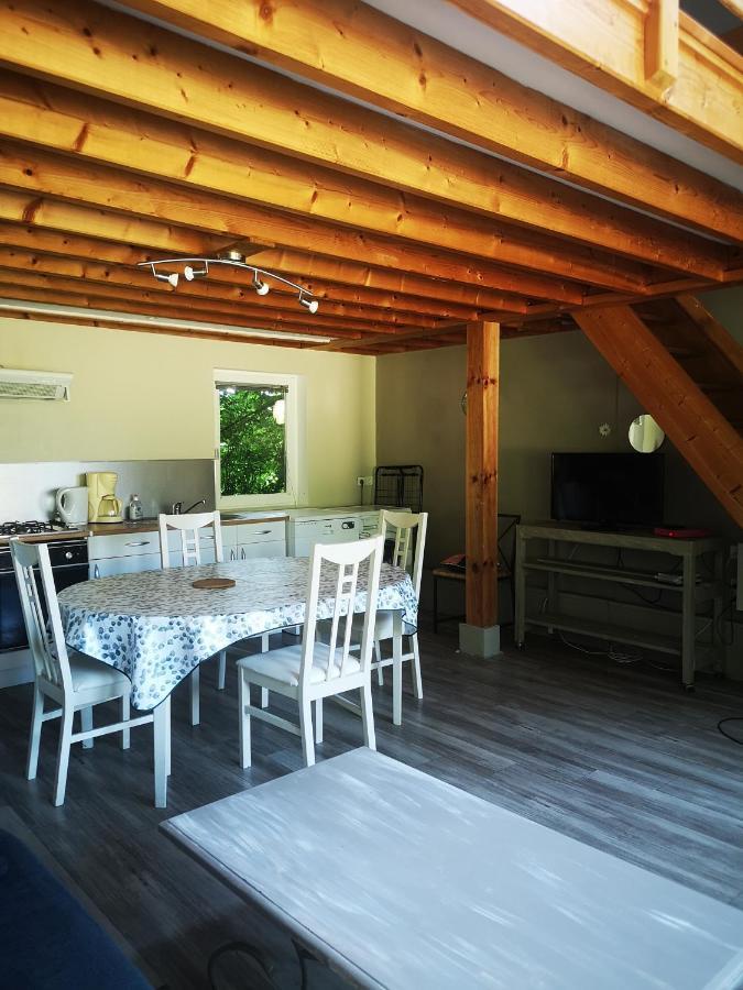 Gite Les Hunieres Fourneville Exterior photo